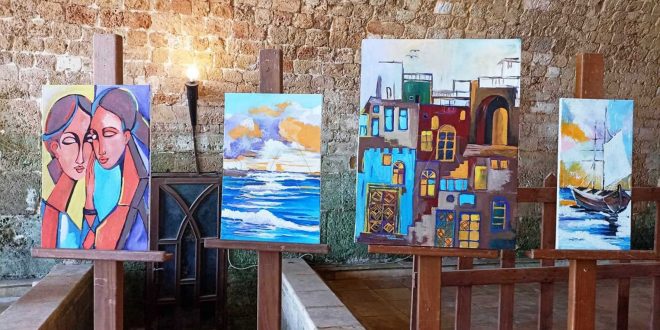 Niños y jóvenes sirios expresan sus sueños mediante pinturas y obras de arte