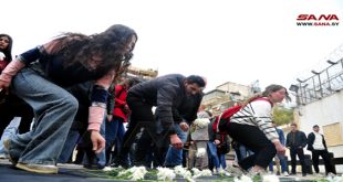 Estudiantes sirios se concentran frente a embajada rusa en Damasco en un gesto solidario