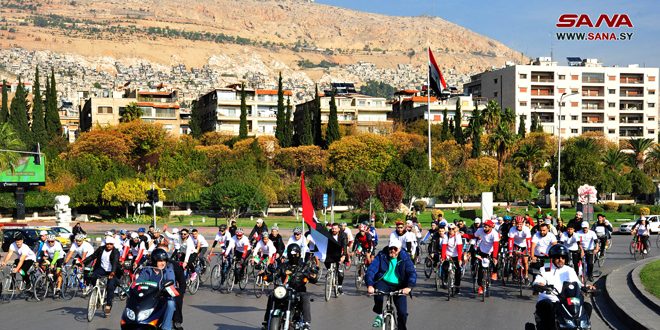 Maratón en bicicletas en Damasco con motivo del Día Nacional de Emiratos Árabes Unidos (fotos)