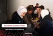Voluntarios preparan comida para afectados por terremotos en Siria