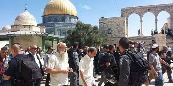 Colonos profanan la mezquita Al-Aqsa en Jerusalén