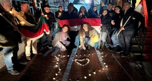 Miembros de la comunidad siria en Bulgaria durante un acto de solidaridad con Siria