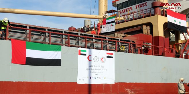 Un barco de ayuda humanitaria emiratí llega al puerto de Latakia