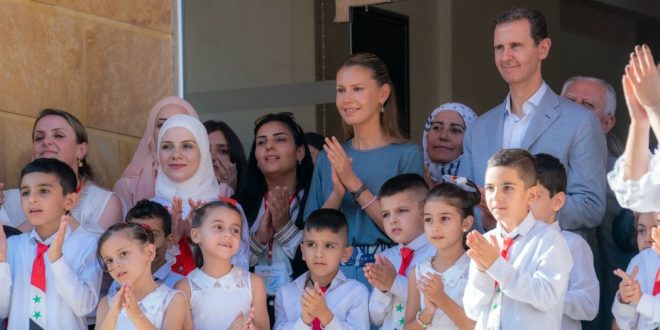 Presidente Al-Assad visita escuela de hijos de caídos durante la guerra