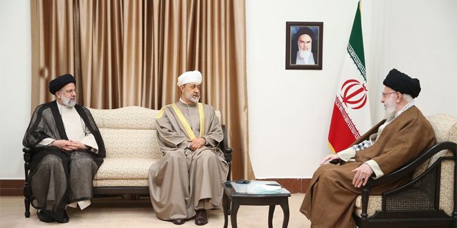 امام خامنه ای به سلطان نشین عمان: ما از تمایل مصر برای از سرگیری روابط با ایران استقبال می کنیم