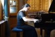 La pianiste Joumane Omran remporte la première place d’un concours de musique en Suisse