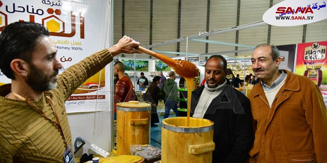 Avec la participation de 48 apiculteurs, le 4e festival syrien du miel s’ouvre dans la salle de Tichrine à Damas